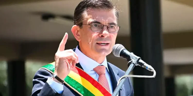 El presidente de Bolivia reducirá su salario y el de sus ministros en medio de crisis