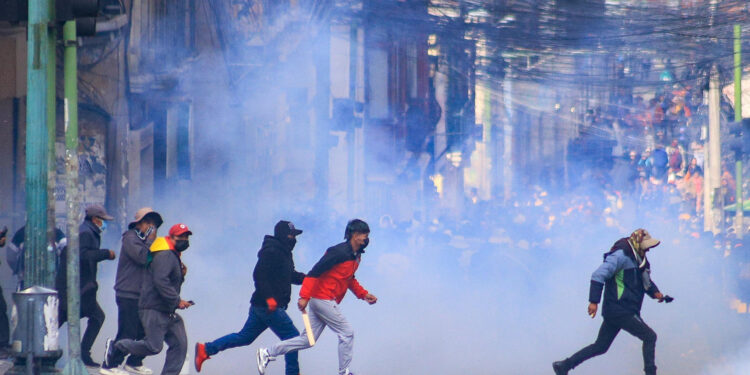 Las protestas contra el Gobierno de Bolivia derivan en vandalismo y saqueos en entidades de La Paz