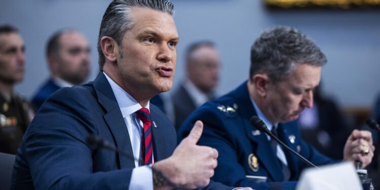 El secretario de Guerra afirma que Cuba representa amenaza a la seguridad nacional de EE.UU.