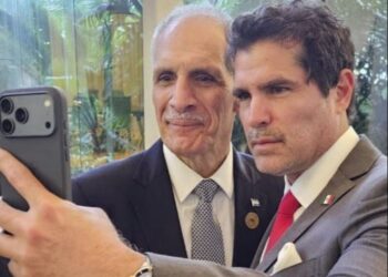 Actor mexicano Eduardo Verástegui se reúne con el presidente Nasry Asfura para abordar temas sobre trata de niños