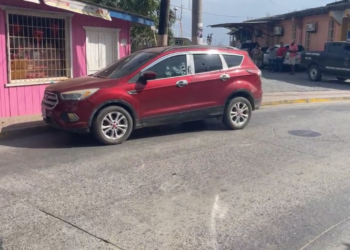 ¡Arrecia la violencia! Motosicarios tirotean a conductor en el Centro de Coxen Hole, Roatán
