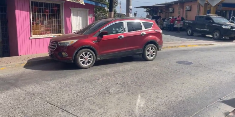 ¡Arrecia la violencia! Motosicarios tirotean a conductor en el Centro de Coxen Hole, Roatán