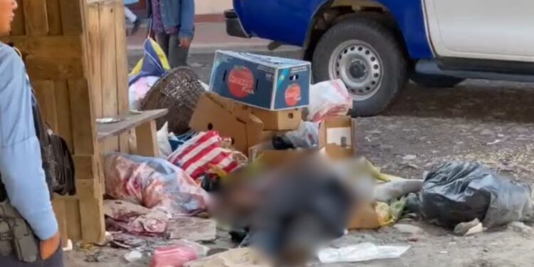 ¡Brutal! A golpes, ultiman a indigente en el mercado Central de Intibucá