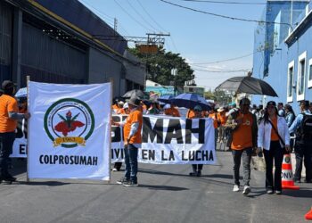 ¡Entre consignas y reclamos! Miles de trabajadores se movilizaron este 1 de mayo en Tegucigalpa