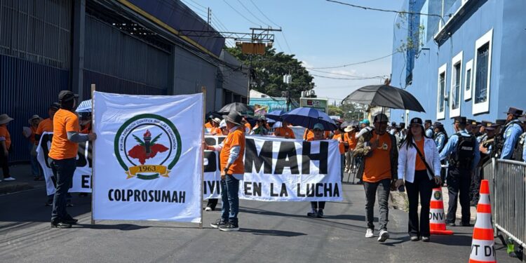 ¡Entre consignas y reclamos! Miles de trabajadores se movilizaron este 1 de mayo en Tegucigalpa