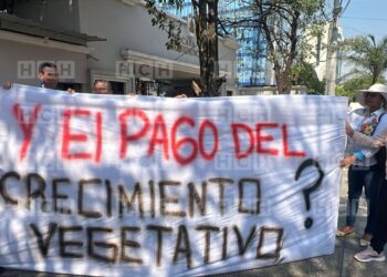 ¡Plantón! En Casa Presidencial, docentes exigen pago de crecimiento vegetativo