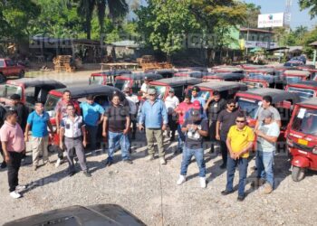 ¡Protesta! Mototaxistas de El Porvenir, Atlántida, denuncian invasión de taxistas ceibeños