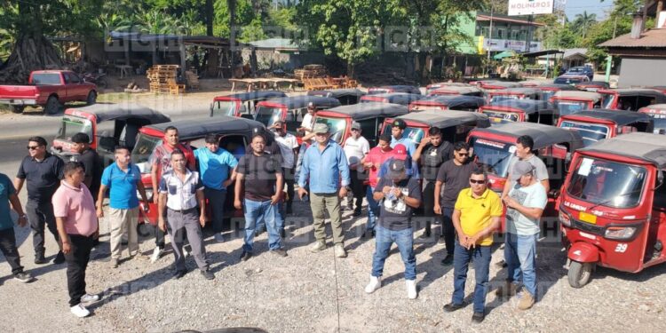 ¡Protesta! Mototaxistas de El Porvenir, Atlántida, denuncian invasión de taxistas ceibeños