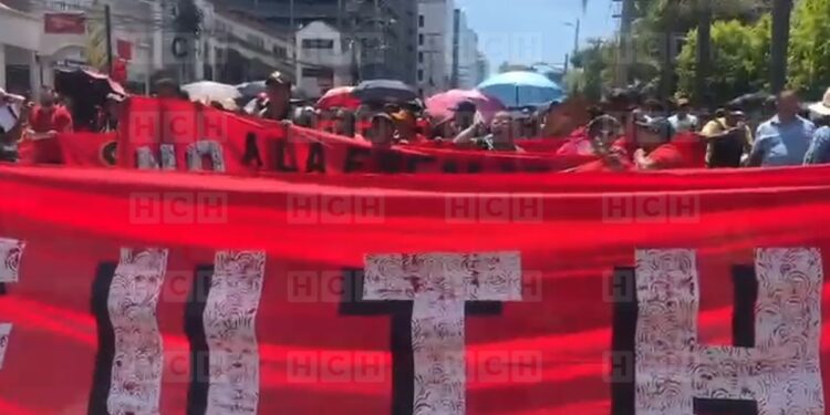 ¡Protesta frente al CCG! Sindicato de la Secretaría de DDHH exige reintegro del personal despedido