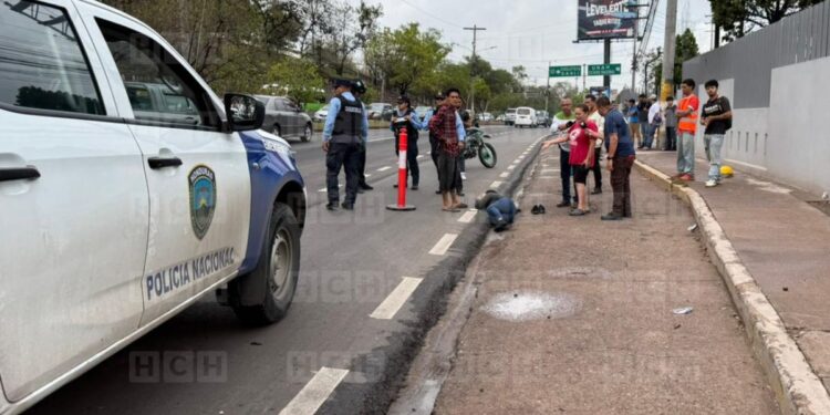 ¡Sálvese quien pueda! Pasajera herida tras lanzarse de bus que era asaltado en la capital