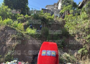 ¡Sin compasión! Torturada y sin vida dejan a embarazada en barranco de colonia Villa Nueva