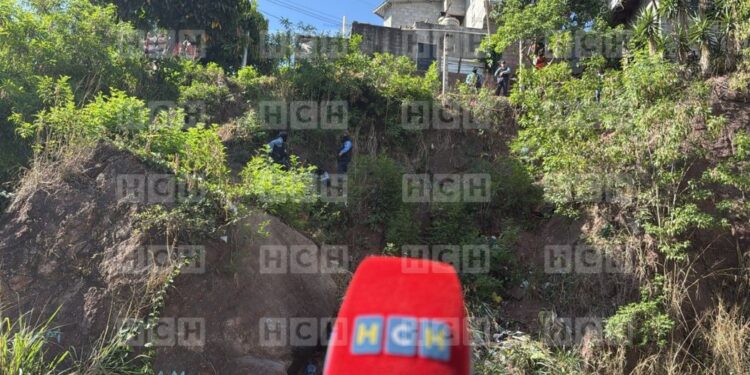 ¡Sin compasión! Torturada y sin vida dejan a embarazada en barranco de colonia Villa Nueva