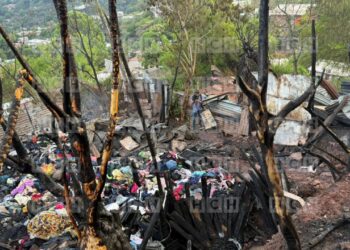 ¡Triste! Pavoroso incendio dejó en la calle a cinco familias en Nueva Suyapa
