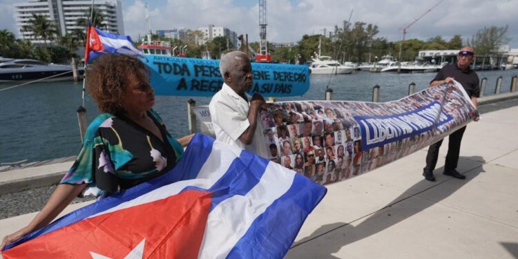 Cuba denuncia que EE.UU. ejerce un «bloqueo total» al país, «similar a uno de tipo militar»
