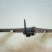 Un bombardero estratégico estadounidense se estrella poco después del despegue de una base militar