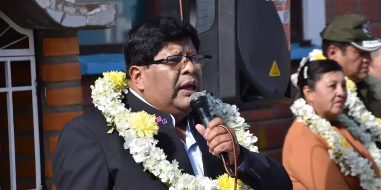 Alcalde de ciudad bloqueada en Bolivia pide evitar estado de excepción para prevenir muertes
