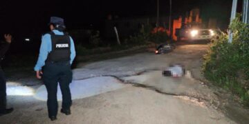 ¡En medio de un apagón! Matan a dos hombres motociclistas en una oscura y solitaria calle de Santa Rosa de Copán