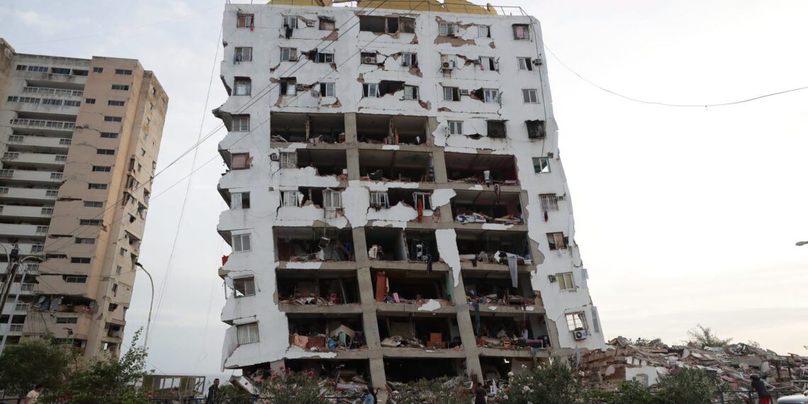 El Servicio Geológico estima entre 10,000 y 100,000 muertos en Venezuela tras terremotos