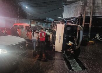 Brutal choque entre bus y ambulancia por poco termina en tragedia | Móvil Emergencia SPS