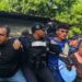 ¡En desarrollo! Con el arresto de invasores, arranca desalojo de tierras en Choloma: “No somos invasores”, alegan