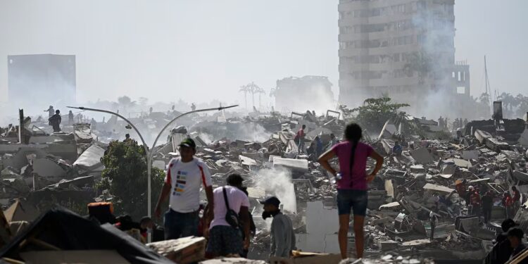 Casi mil muertos y más de 50,000 desaparecidos tras doble terremoto en Venezuela