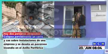 “Ella está adentro y no me contesta”: Desesperado, hombre dejó a su esposa en edificio aplastado por cerro y teme lo peor