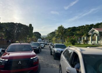 “Es intransitable”: Se toman la CA-13 en Atlántida, exigiendo se concluya bacheo de 8 kilómetros