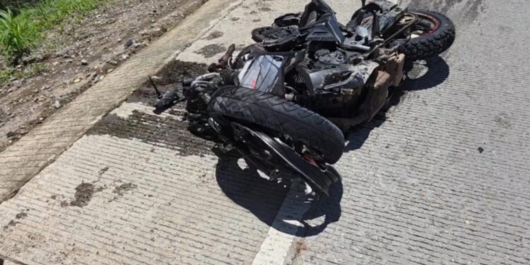 Motociclista perece tras impactar con camioneta que le quitó el derecho de vía en Copán