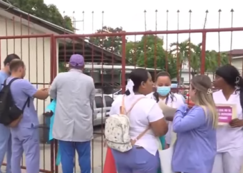 “Nos deben 10 meses y tenemos familias que mantener”: Se toman el hospital Leonardo Martínez por falta de pago