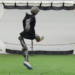 Robot futbolista rompe límites: su disparo abolla una pared y enciende la era del fútbol tecnológico