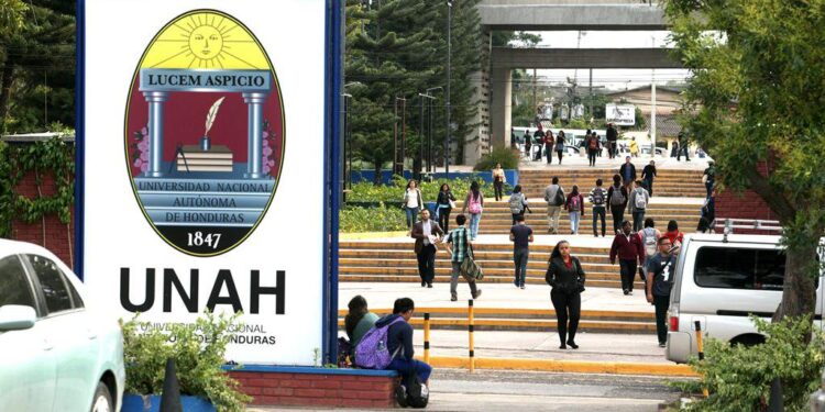 Nuevamente la UNAH queda fuera de las mejores 1,500 universidades del mundo, según rankinq QS