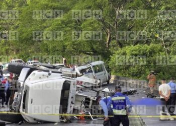 Este es el listado de los agentes policiales que viajaban en bus que sufrieron un terrible accidente en Comayagua