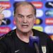 Marcelo Bielsa culpa a las pausas de hidratación. “No le agrega nada y le quita mucho”.