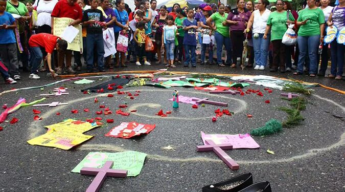Alrededor de 121 feminicidios en Honduras revelan persistencia de estructuras contra las mujeres, advierte académica