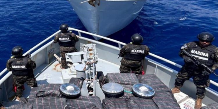 Interceptan en El Salvador dos embarcaciones con 6,68 toneladas de cocaína, informa Bukele