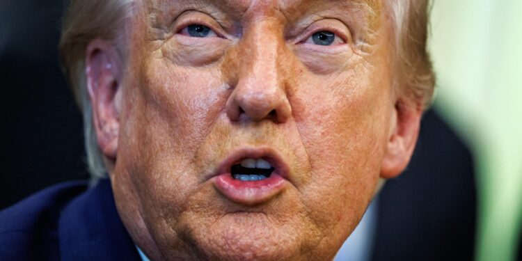 Donald Trump asegura que Estados Unidos atacará hoy nuevamente «con dureza» a Irán