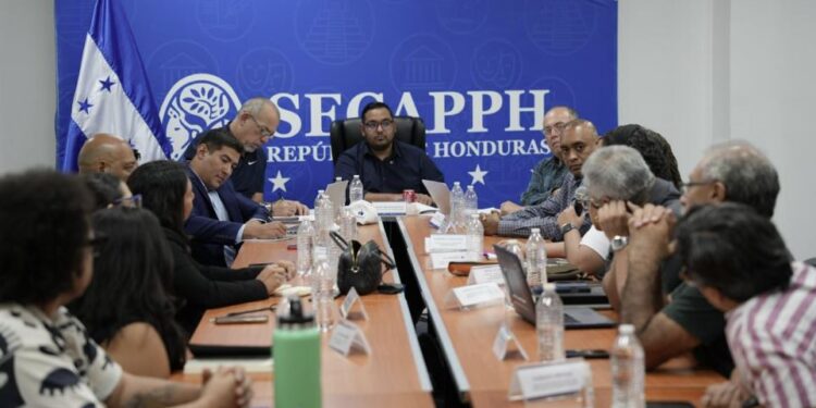 Autoridades establecen mesa técnica para fortalecer el cine hondureño