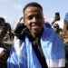 “Prometo que arbitraré en la próxima Copa del Mundo”: el referí somalí al que se le negó la entrada a EE.UU. es recibido como un héroe