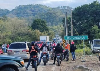 ¡No hay paso! Pobladores se toman la CA-4 en Macuelizo exigiendo se concluya escuela de Chiquila