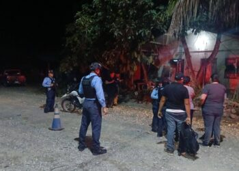¡Pegada mortal! Motosicarios asesinan a dos jovencitas cuando departían con amigos en Atlántida