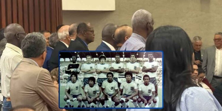 ¡Verdaderas leyendas! Congreso condecora a mundialistas que sí sacaron la “garra catracha” en España 82