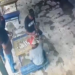 ¡Vio venir la muerte, pero no reaccionó! Sicario falló al primer intento, arregló su arma frente a la víctima y luego la ejecutó