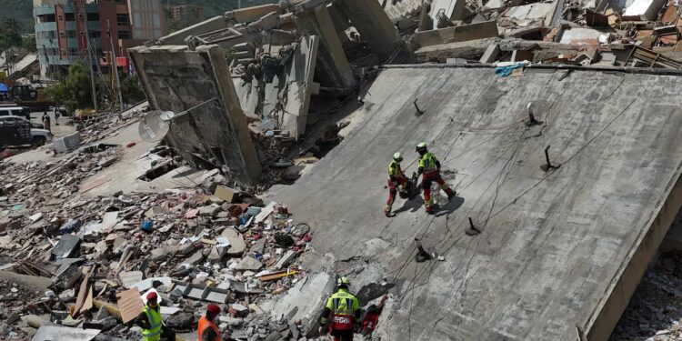 ¡Vuelve a temblar! Réplica de magnitud 4.6 sacude la zona devastada de Venezuela