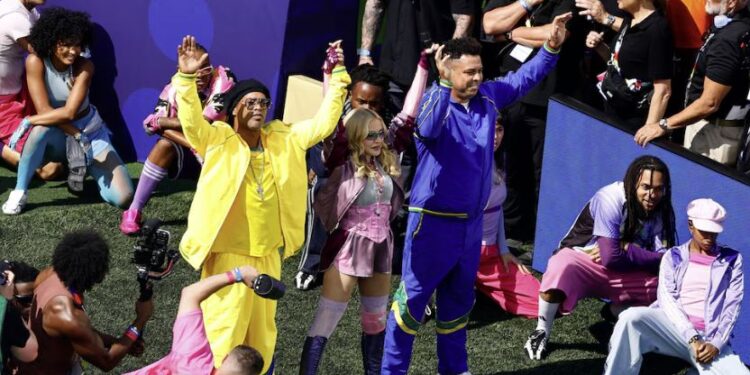 Así fue el show de medio tiempo de la final del Mundial: de la aparición de Madonna junto a dos leyendas al show de los Muppets