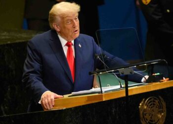 El ayudante de Trump encargado de su teleprónter ganó 90,000 dólares en apuestas sobre lo que iba a decir en sus discursos