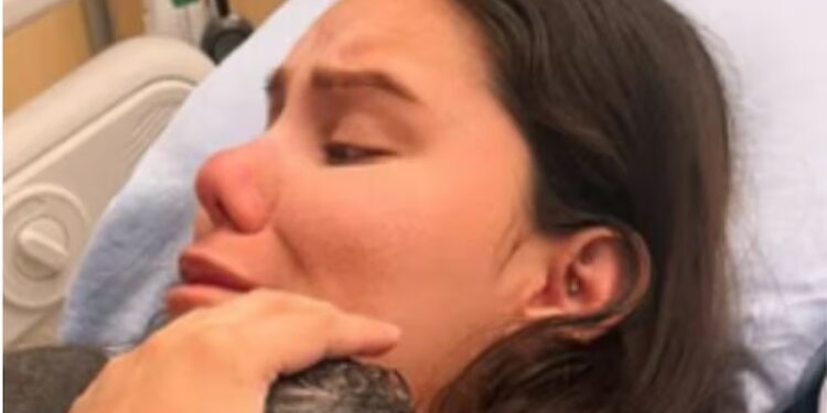 Estaba en trabajo de parto, se quedó dormida por la anestesia que le dieron y dio a luz sin darse cuenta