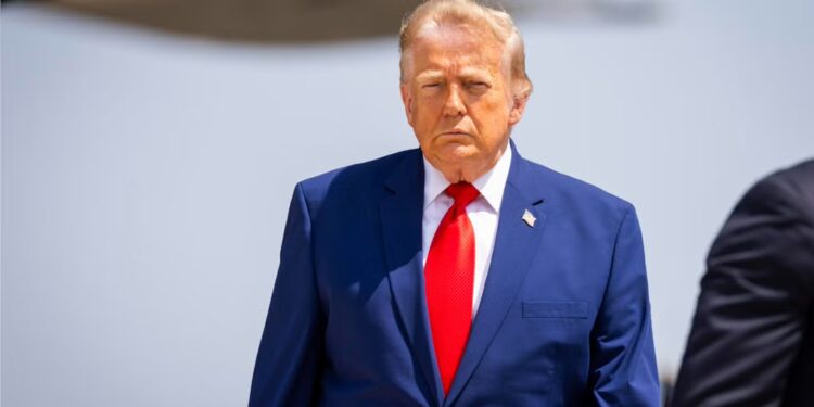 Donald Trump bromea de nuevo con presentarse a las elecciones de Estados Unidos en 2028