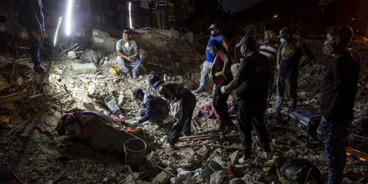 Sube a 5,546 la cifra de muertos por el doble terremoto en Venezuela