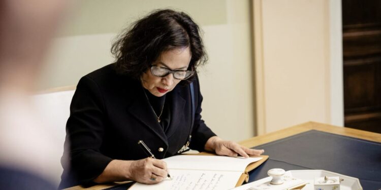 Embajadora Sandra Ponce presenta sus cartas credenciales en Alemania