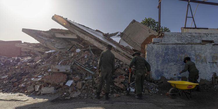 Aumentan a 4,930 los muertos por los terremotos del 24 junio en Venezuela